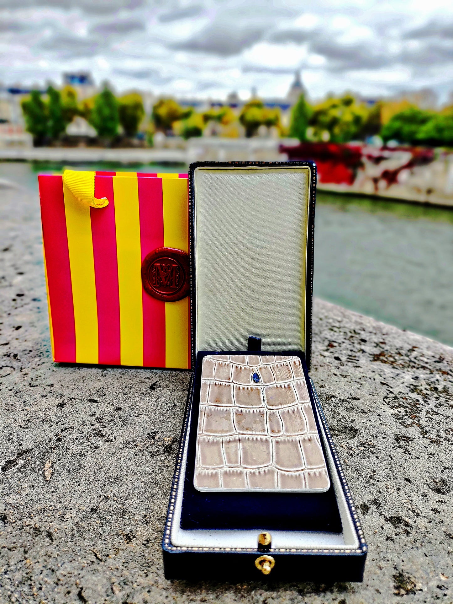Ivoire Suprême  — BLACK LIMITED COLLECTION